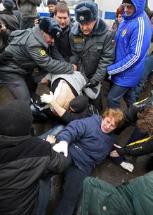 CERCA DE 60 MANIFESTANTES DETENIDOS EN MOSC&Uacute; EN EL "D&Iacute;A DE LA IRA"