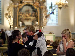 Ver v&iacute;deo  'Ceremonia en memoria de las v&iacute;ctimas de Noruega'
