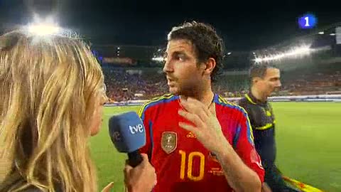 Ver v&iacute;deo  'Cesc: "El que ha revolucionado el partido ha sido Iniesta"'