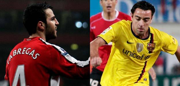Cesc Fábregas contra Xavi Hernández, duelo de grandes centrocampistas en el Emirates de Londres. Cesc Fábregas contra Xavi Hernández, duelo de grandes centrocampistas en el Emirates de Londres.