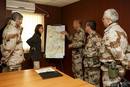 La ministra de Defensa atiende a las explicaciones del coronel Javier Abajo sobre la zona del atentado contra las tropas espa&ntilde;olas en Afganist&aacute;n.