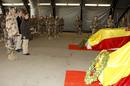 Chac&oacute;n en Herat, ante los f&eacute;retros de los militares muertos en el atentado suicida en Afganist&aacute;n