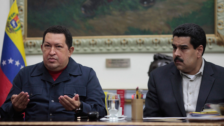 Chávez designa a Maduro como sucesor en caso de que le "ocurriera algo que le inhabilite"