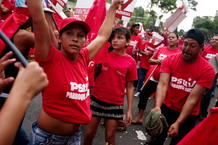CH&Aacute;VEZ ENCABEZA CARAVANA MULTITUDINARIA POR CARACAS ANTES DE VIAJAR A CUBA