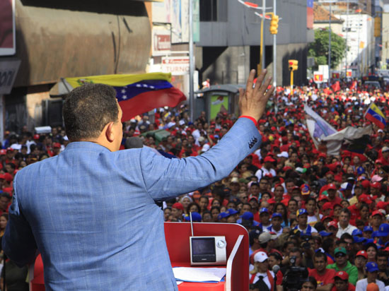 Ch&aacute;vez insiste en prepararse frente a la amenaza de EE.UU. a trav&eacute;s de Colombia