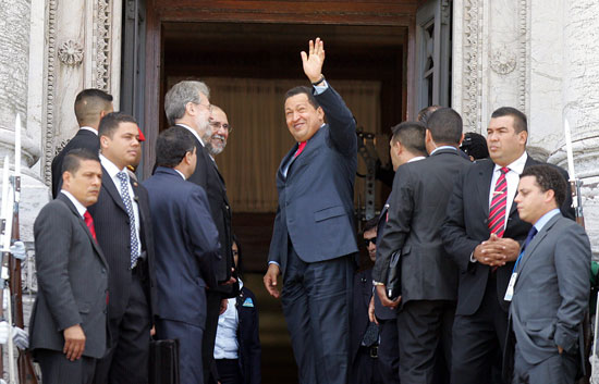 Ch&aacute;vez califica de "infame" que se relacione a Venezuela con ETA y las FARC