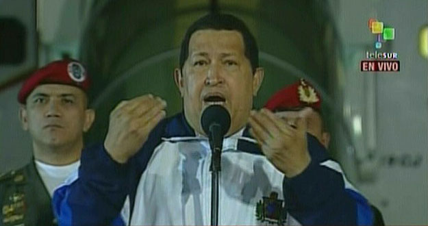 Ch&aacute;vez regresa a Venezuela tras concluir "exitosamente" su tratamiento de radioterapia en Cuba