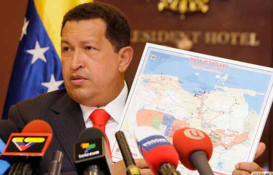 Ch&aacute;vez se rearma contra la amenaza de EE.UU.