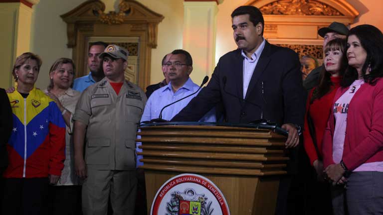 Hugo Ch&aacute;vez se recupera tras la operaci&oacute;n