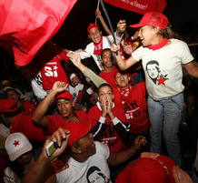 CH&Aacute;VEZ PROCLAMA "GRAN VICTORIA" TRAS EL TRIUNFO DEL "S&Iacute;" EN EL REFERENDO