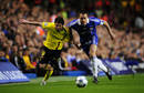 Messi y Terry luchan por el control del bal&oacute;n.