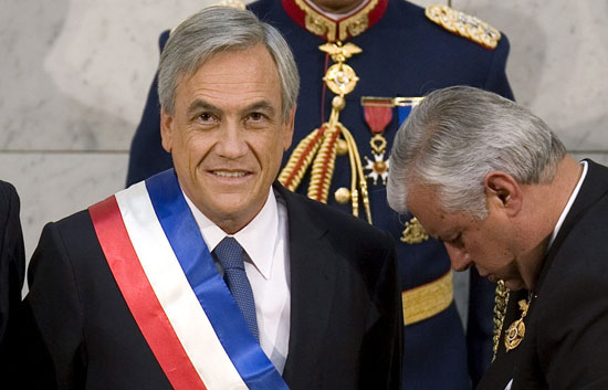 En Chile, durante la toma de posesi&oacute;n de Pi&ntilde;era, la tierra vuelve a temblar