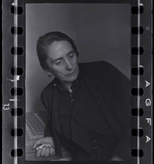 Chim (David Seymour)[Dolores Ib&aacute;rruri (La Pasionaria), Madrid], finales abril&iquest;comienzos julio 1936