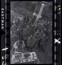 Chim (David Seymour)[Misa de campa&ntilde;a para soldados republicanos, cerca de Lekeitio, Pa&iacute;s Vasco, Espa&ntilde;a], enero&iquest;febrero 1937