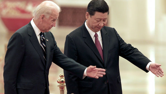 El vicepresidente chino y el de Estados Unidos, antes de reunirse en Pek&iacute;n.