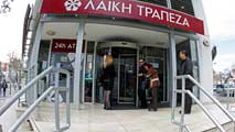 Ir al Video&nbsp;Chipre vuelve a abrir sus bancos tras un mes