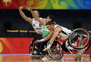 Christink, del equipo alem&aacute;n de baloncesto, se cae durante el partido contra Ir&aacute;n.