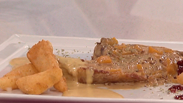 Saber cocinar - Chuletas de cerdo con salsa de melocot&oacute;n y queso