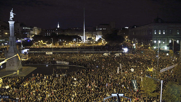 Cientos de miles de personas protestan en España contra los recortes del Gobierno