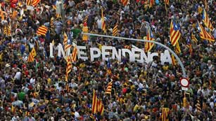 Ver vídeo  'Cientos de miles de personas se manifiestan a favor de la independencia de Cataluña'