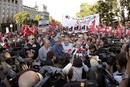 Cientos de personas se manifiestan en Madrid contra la reforma de la Constituci&oacute;n