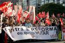 Cientos de personas se manifiestan en varias ciudades espa&ntilde;olas contra la reforma de la Constituci&oacute;n