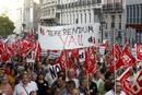 Cientos de personas se manifiestan en varias ciudades espa&ntilde;olas contra la reforma de la Constituci&oacute;n