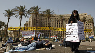 Ver v&iacute;deo  'Cientos de personas siguen protestando en Tahrir por la sentencia a Mubarak'