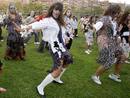 Cientos de zombis baten un Guiness bailando Thriller en Barcelona