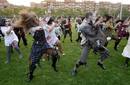 Cientos de zombis baten un Guiness bailando Thriller en Barcelona
