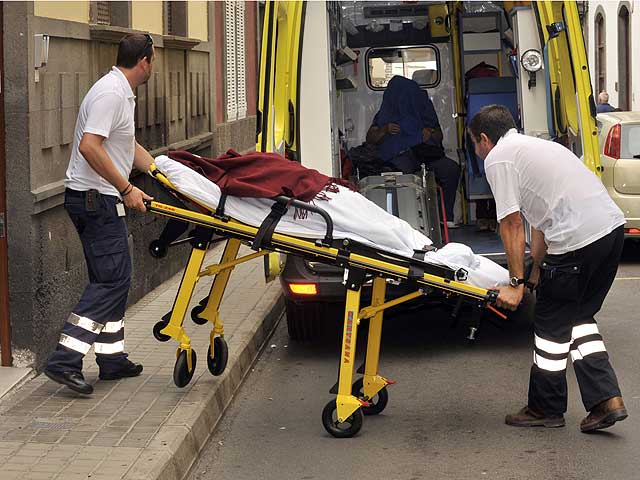 La Polic&iacute;a cierra un centro de mayores de Las Palmas y detiene a su director