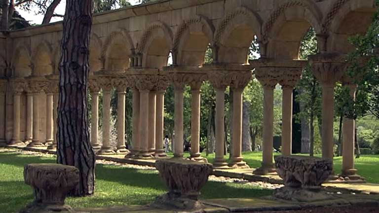 El claustro de Palam&oacute;s es una recreaci&oacute;n construida en el siglo XX