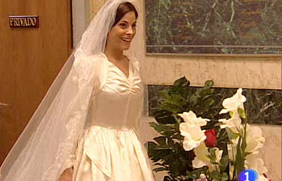 Amar - Clementina se viste de blanco