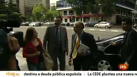 Ver v&iacute;deo  'Una clienta de Bankia a Montoro: "Llevo desde los 13 a&ntilde;os trabajando, como me lo quiten, mato"'