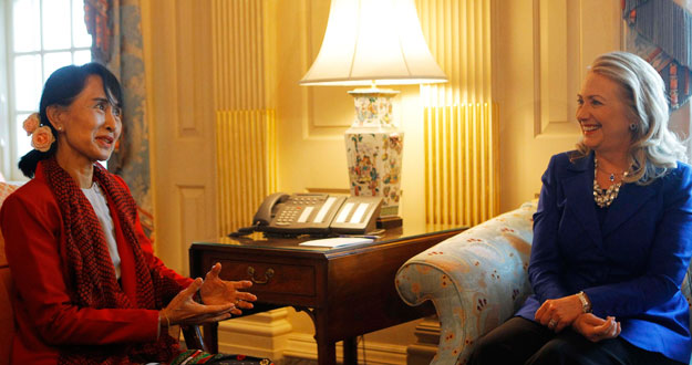 Clinton se reúne con Suu Kyi Clinton se reúne con Suu Kyi