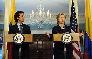Ver v&iacute;deo  'Clinton ultima el acuerdo con Colombia'