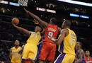 El partido, sin m&aacute;s historia, se resolvi&oacute; a favor de los Lakers ante los Clippers por 99-96.
