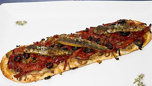 Coca de sardinas con pimientos de Albox