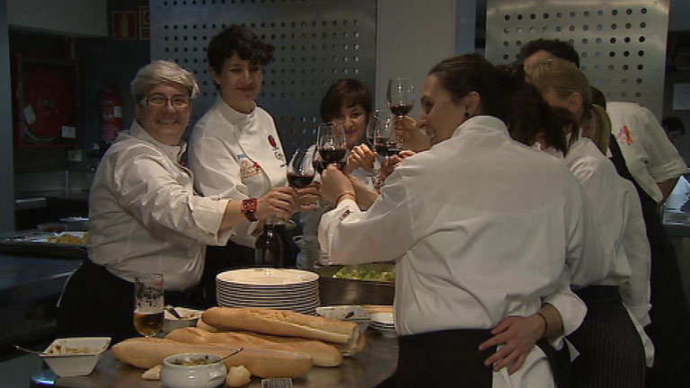 Seis cocineras preparan sus mejores platos contra el cáncer de mama