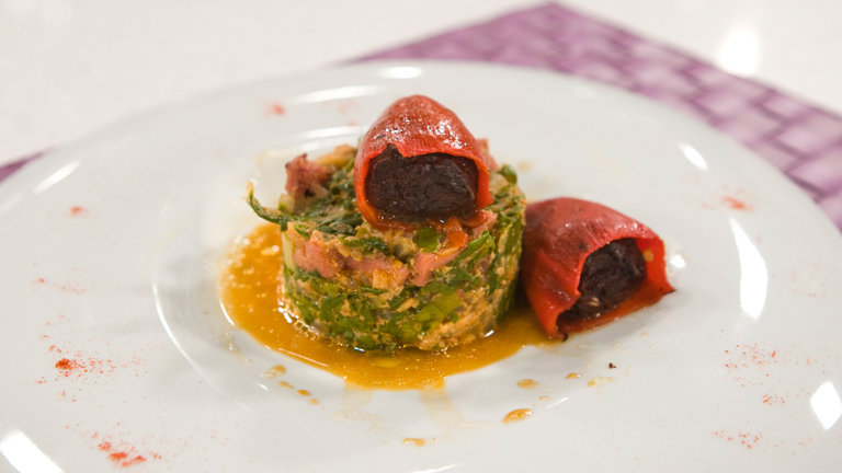 Saber cocinar - Codillo con acelgas y pimientos rellenos de morcilla 