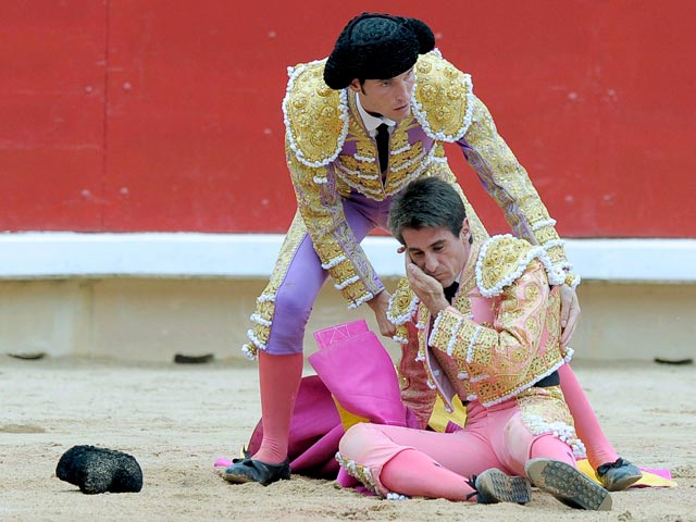 El torero navarro Francisco Marco sufre una cogida en Pamplona