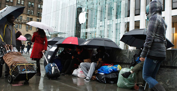 Cola para comprar el iPad 2 en una de las tiendas de Apple de Nueva York