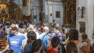 Ver v&iacute;deo  'Cola para fotografiarse con el Ecce Homo 'restaurado''