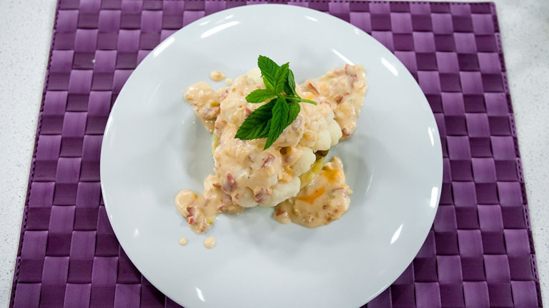 Saber cocinar - Coliflor a los 4 quesos con ib&eacute;ricos 