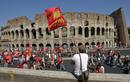 El Coliseo testigo mudo de la protesta que este martes ha paralizado Italia