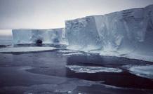 COLISI&Oacute;N ENTRE EL ICEBERG B9B Y LA LENGUA DEL GLACIAR MERTZ