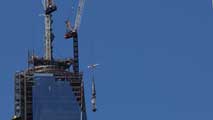 Ir al Video&nbsp;Colocan la antena del nuevo World Trade Center en la zona cero de Nueva York