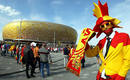 Colorido espa&ntilde;ol fuera del estadio antes del Espa&ntilde;a-Italia