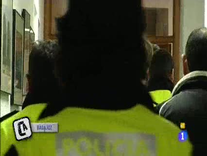 Ver v&iacute;deo  'Comando Actualidad - Botell&oacute;n en la puerta de casa'