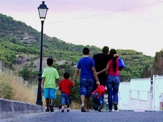 Ver v&iacute;deo  'Comando Actualidad - "Desahuciados, &iquest;y ahora qu&eacute;?" - Sin casa por no pagar la hipoteca'